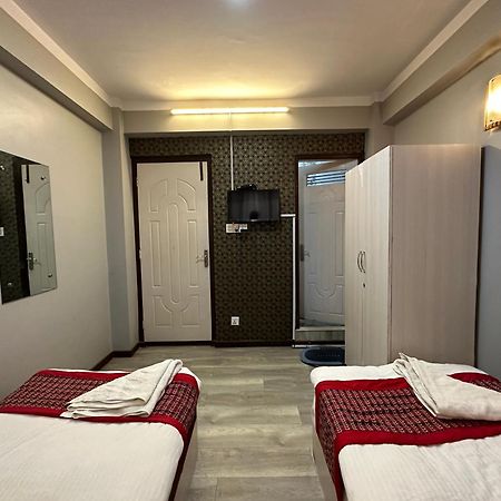 8848 Hostel Kathmandu Bagian luar foto