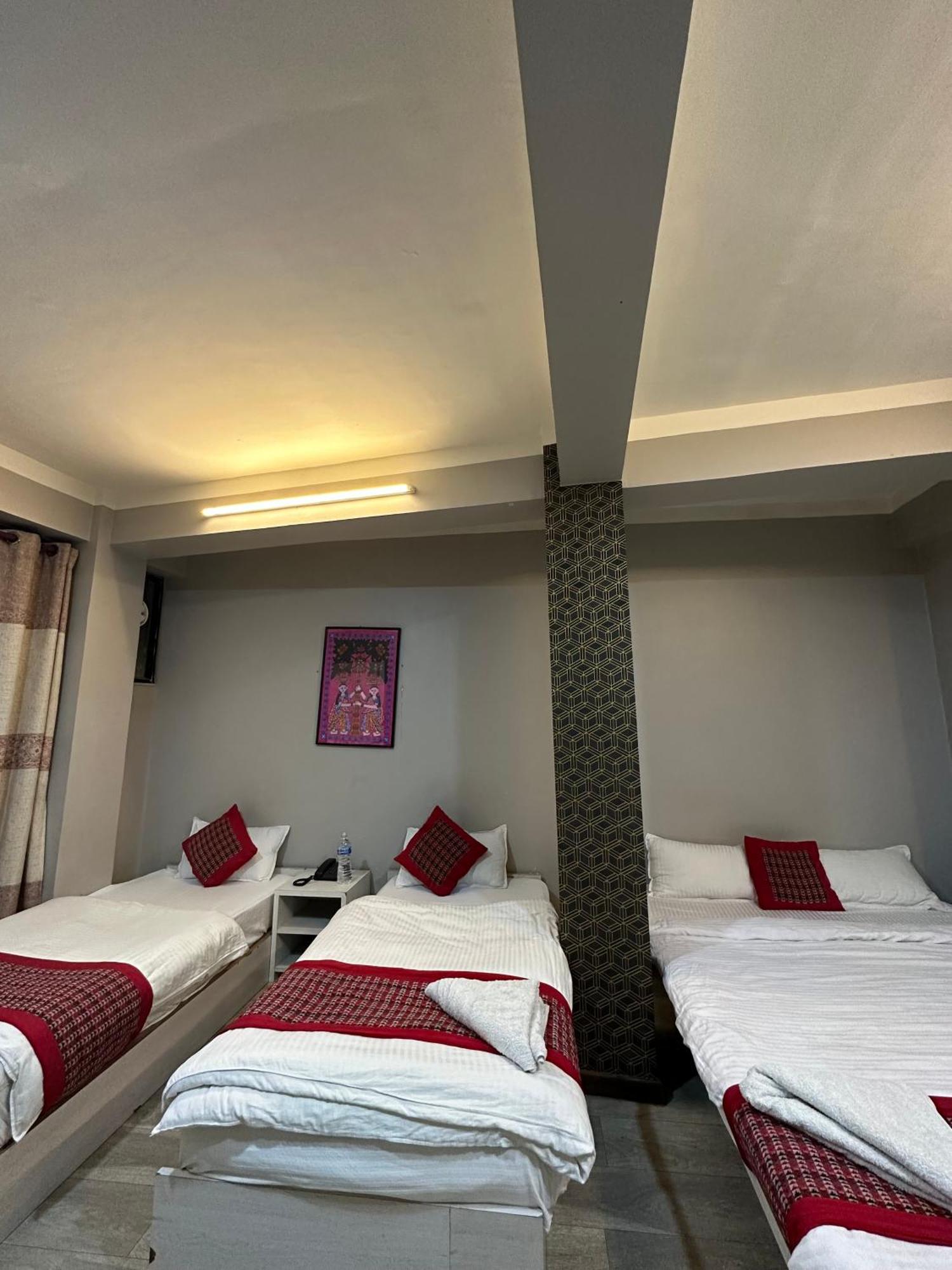 8848 Hostel Kathmandu Bagian luar foto