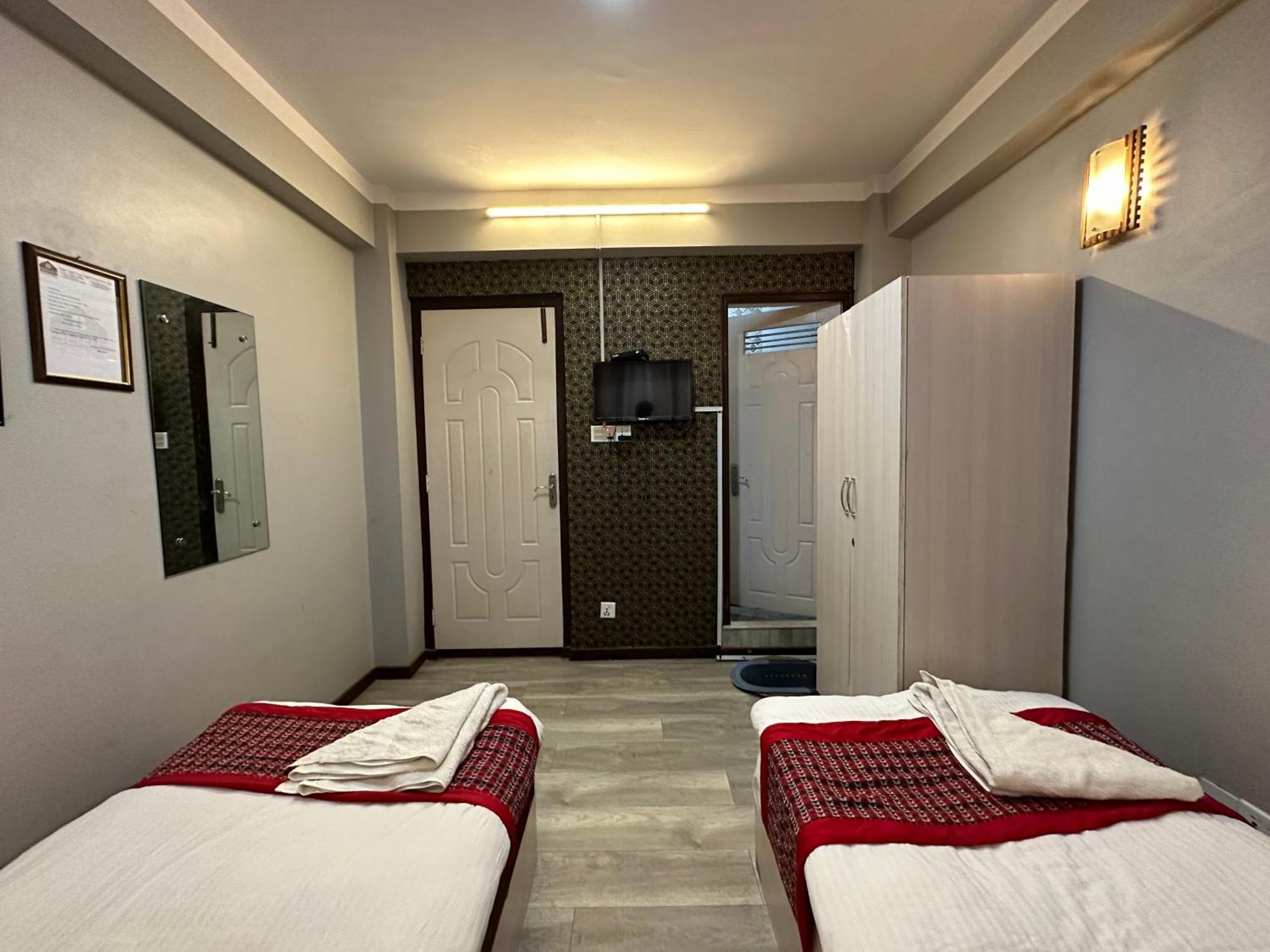 8848 Hostel Kathmandu Bagian luar foto