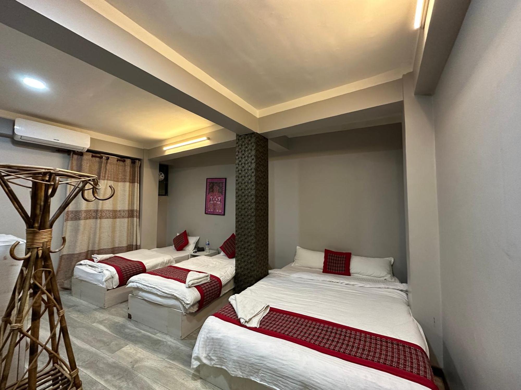 8848 Hostel Kathmandu Bagian luar foto