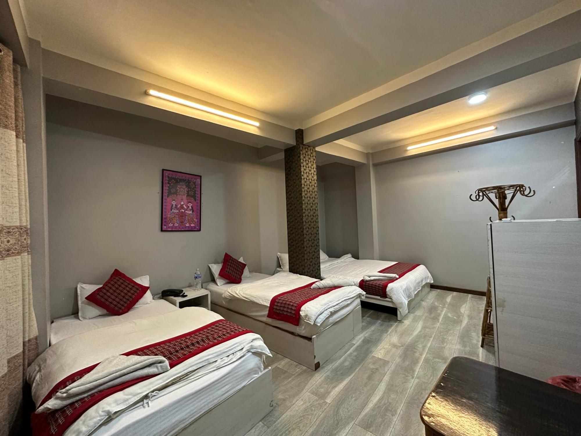 8848 Hostel Kathmandu Bagian luar foto