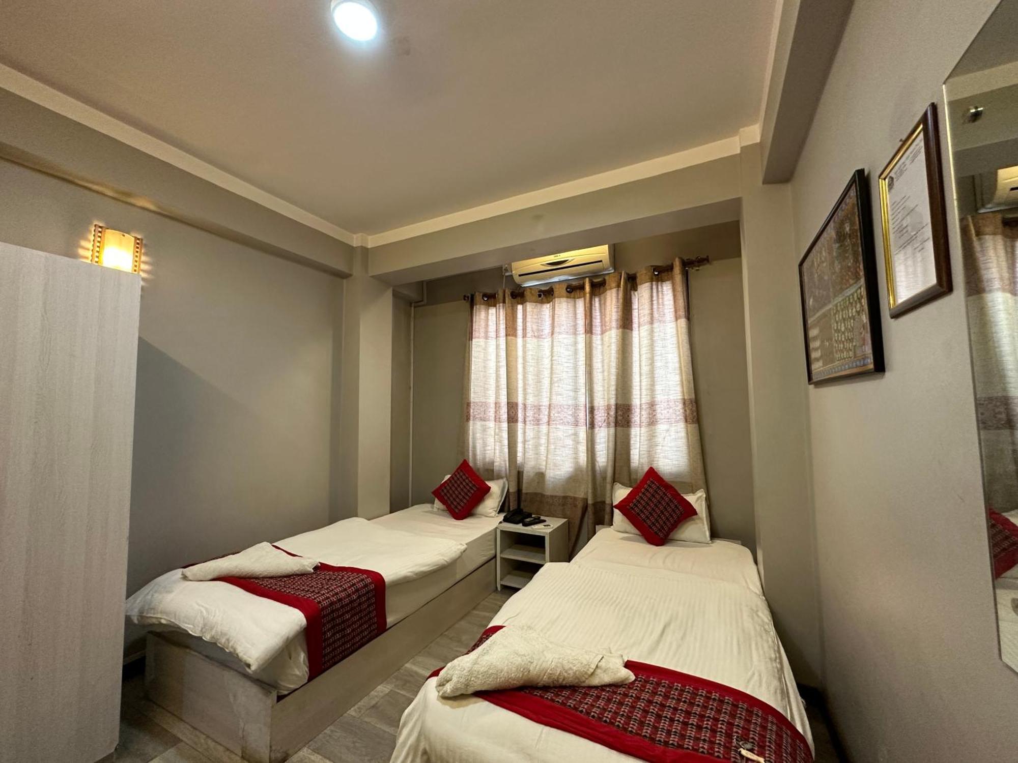 8848 Hostel Kathmandu Bagian luar foto